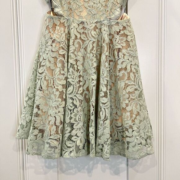 Bebe Women’s 8 Foil Lace Cutout Mint Blue Green Mini Dress Short Sleeve - Picture 5 of 13